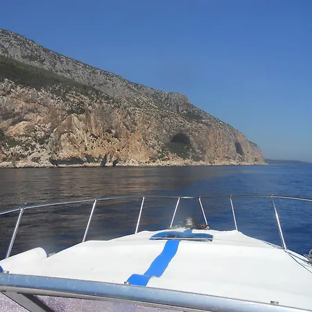 Deimur Boat