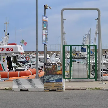 Deimur Boat Botel La Caletta