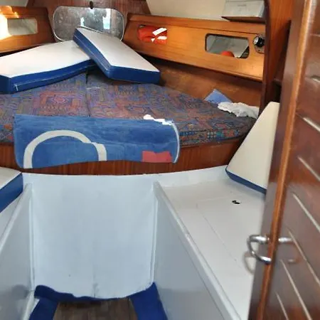 船上ホテル Deimur Boat ラ・カレッタ